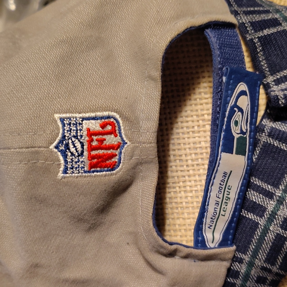 Authentic Seattle Seahawks hat - Picture 3 of 4